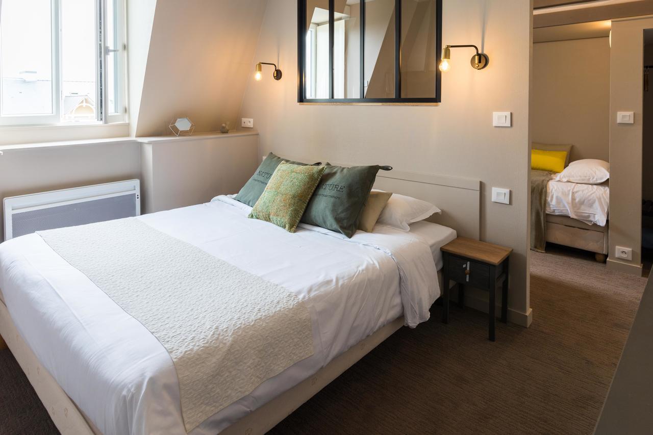 Vierbettzimmer mit Dusche